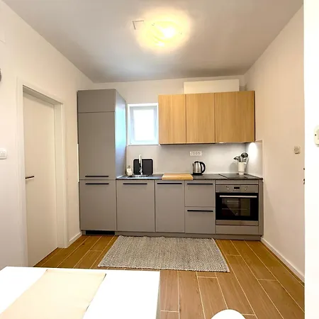 Marjan Hill - Close To Center & Garage Split
