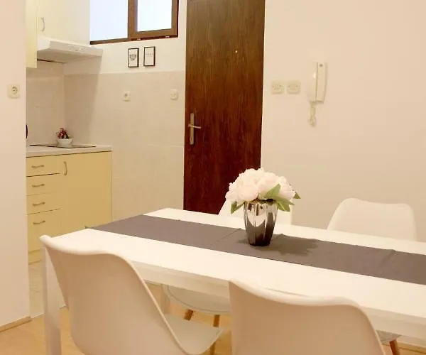 Apartamento Marjan Hill - Close To Center & Garage